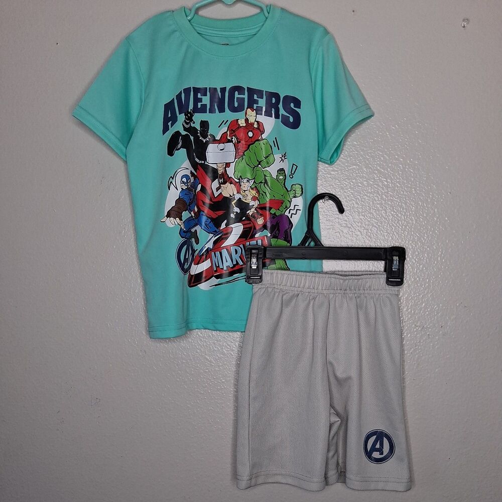 Marvel Avengers T-Shirt & Shorts Set Outfit Boys Size 6